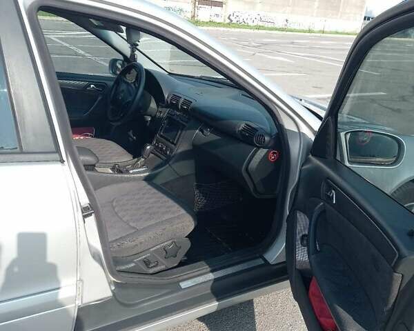 Сірий Мерседес Ц-Клас, об'ємом двигуна 1.8 л та пробігом 420 тис. км за 6200 $, фото 6 на Automoto.ua
