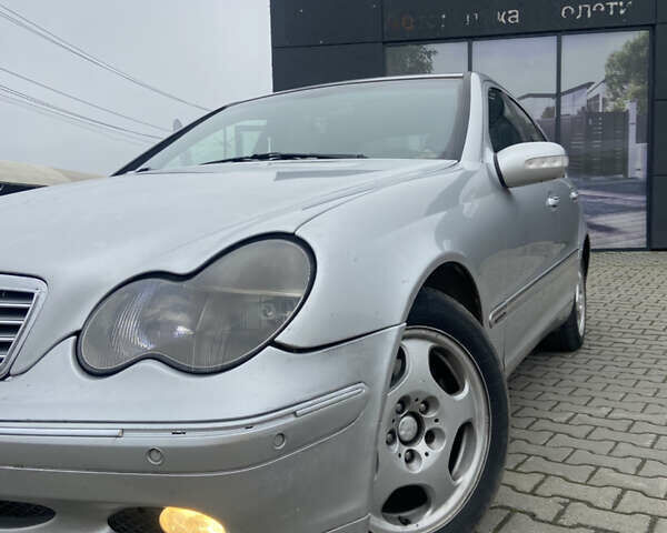 Серый Мерседес Ц-Класс, объемом двигателя 2.2 л и пробегом 529 тыс. км за 4500 $, фото 10 на Automoto.ua