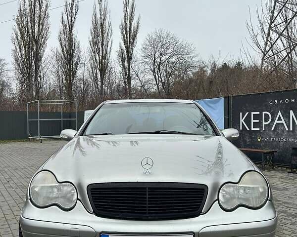 Серый Мерседес Ц-Класс, объемом двигателя 1.8 л и пробегом 325 тыс. км за 4400 $, фото 11 на Automoto.ua