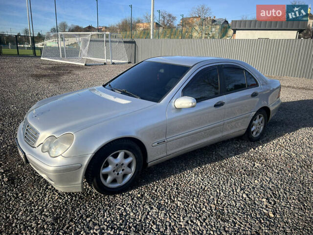 Серый Мерседес Ц-Класс, объемом двигателя 2.2 л и пробегом 340 тыс. км за 4400 $, фото 3 на Automoto.ua