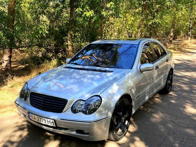 Сірий Мерседес Ц-Клас, об'ємом двигуна 2.1 л та пробігом 400 тис. км за 5800 $, фото 5 на Automoto.ua