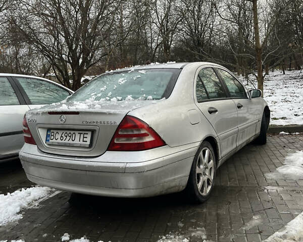 Серый Мерседес Ц-Класс, объемом двигателя 2 л и пробегом 300 тыс. км за 3000 $, фото 3 на Automoto.ua