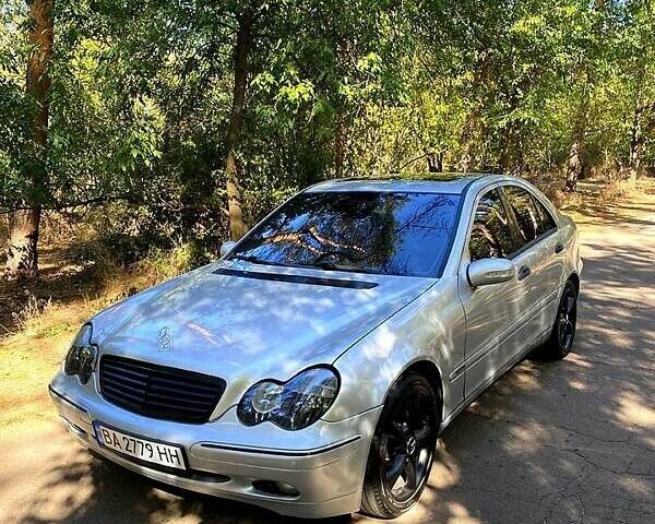 Сірий Мерседес Ц-Клас, об'ємом двигуна 2.1 л та пробігом 400 тис. км за 5800 $, фото 4 на Automoto.ua