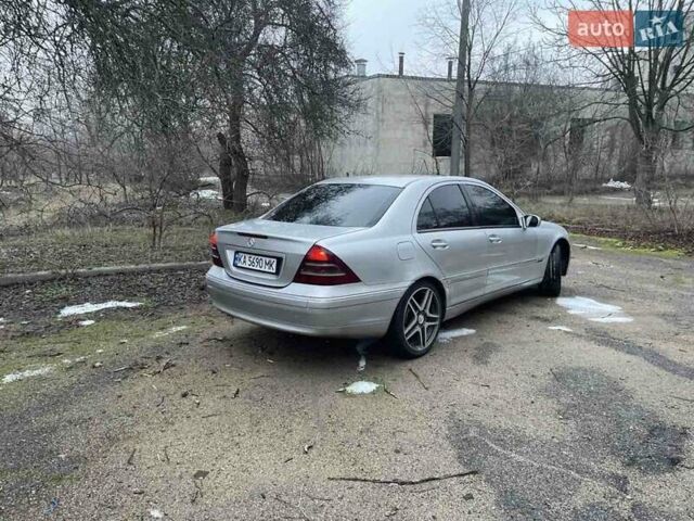 Сірий Мерседес Ц-Клас, об'ємом двигуна 2.1 л та пробігом 350 тис. км за 4200 $, фото 2 на Automoto.ua