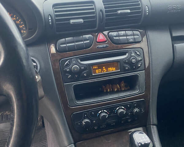 Серый Мерседес Ц-Класс, объемом двигателя 2.2 л и пробегом 340 тыс. км за 4200 $, фото 11 на Automoto.ua