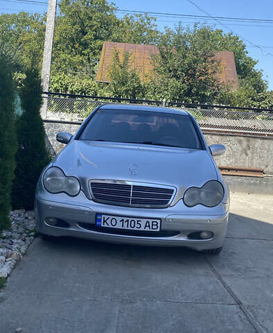 Сірий Мерседес Ц-Клас, об'ємом двигуна 2.2 л та пробігом 275 тис. км за 4500 $, фото 1 на Automoto.ua