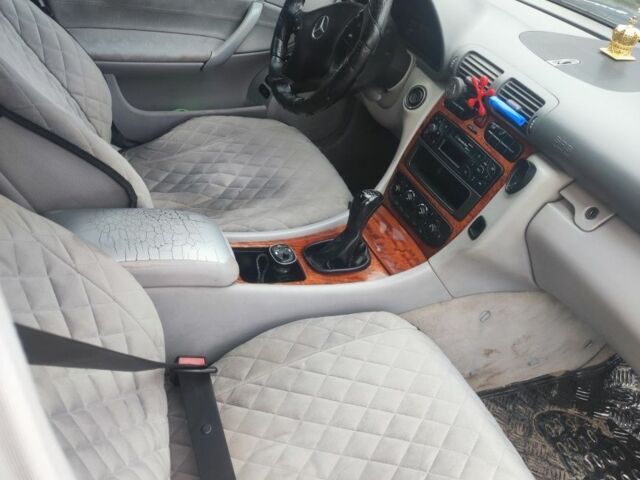 Серый Мерседес Ц-Класс, объемом двигателя 2.1 л и пробегом 300 тыс. км за 3900 $, фото 1 на Automoto.ua