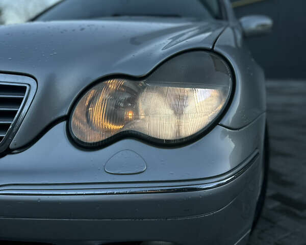 Сірий Мерседес Ц-Клас, об'ємом двигуна 2.69 л та пробігом 296 тис. км за 4200 $, фото 12 на Automoto.ua