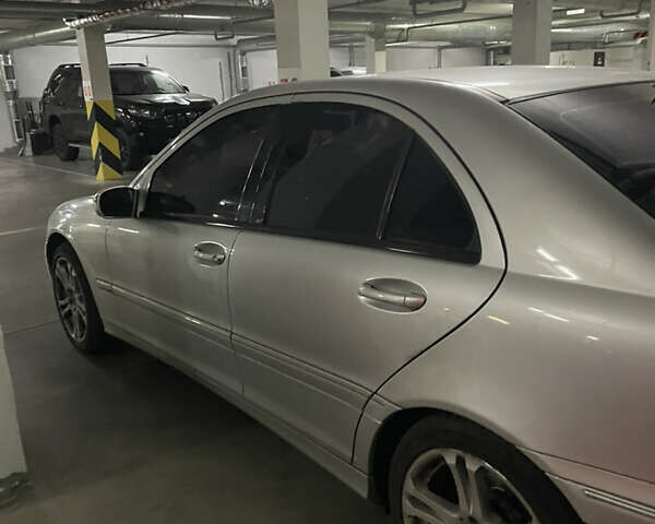 Сірий Мерседес Ц-Клас, об'ємом двигуна 2.15 л та пробігом 279 тис. км за 4600 $, фото 3 на Automoto.ua