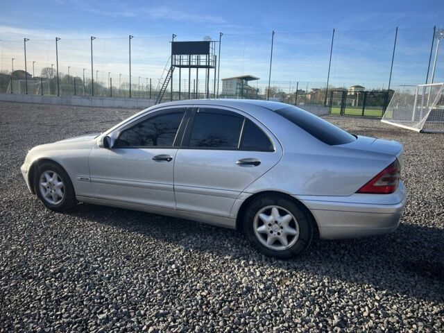 Серый Мерседес Ц-Класс, объемом двигателя 2.1 л и пробегом 340 тыс. км за 4400 $, фото 2 на Automoto.ua