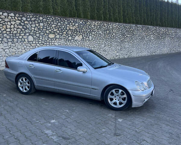 Сірий Мерседес Ц-Клас, об'ємом двигуна 2.69 л та пробігом 300 тис. км за 4900 $, фото 6 на Automoto.ua