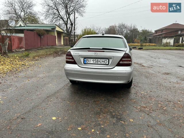 Сірий Мерседес Ц-Клас, об'ємом двигуна 2 л та пробігом 260 тис. км за 4550 $, фото 7 на Automoto.ua