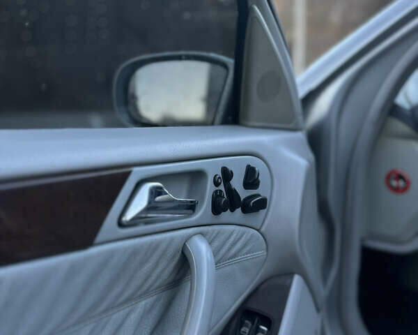 Сірий Мерседес Ц-Клас, об'ємом двигуна 2.69 л та пробігом 296 тис. км за 4200 $, фото 25 на Automoto.ua