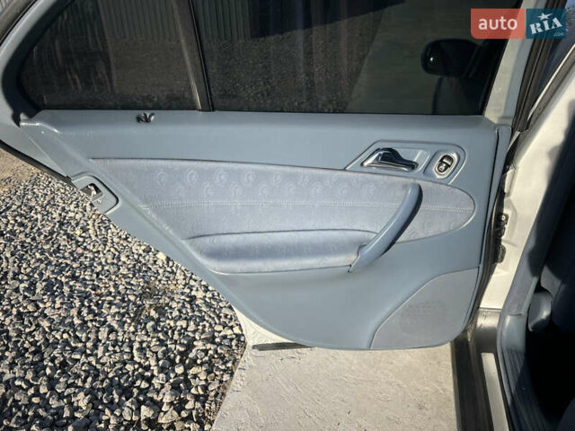 Серый Мерседес Ц-Класс, объемом двигателя 2.2 л и пробегом 340 тыс. км за 4400 $, фото 16 на Automoto.ua