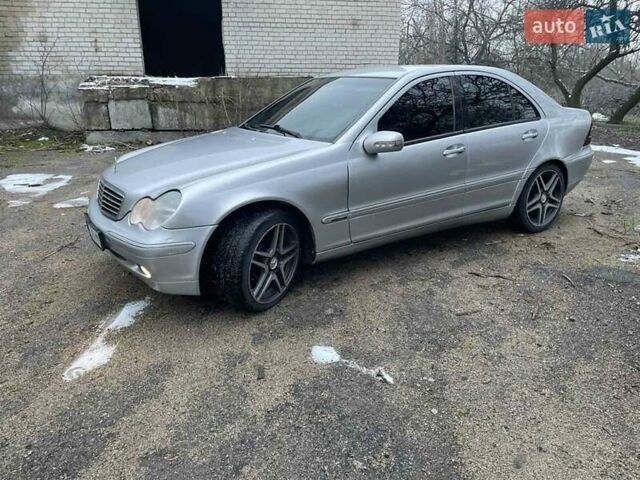 Сірий Мерседес Ц-Клас, об'ємом двигуна 2.1 л та пробігом 350 тис. км за 4200 $, фото 7 на Automoto.ua