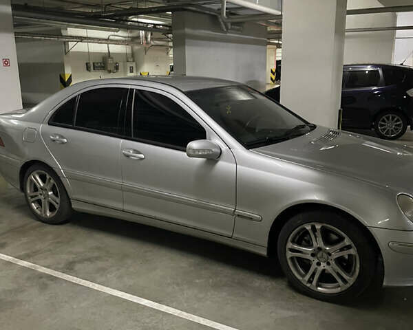 Сірий Мерседес Ц-Клас, об'ємом двигуна 2.15 л та пробігом 279 тис. км за 4600 $, фото 1 на Automoto.ua