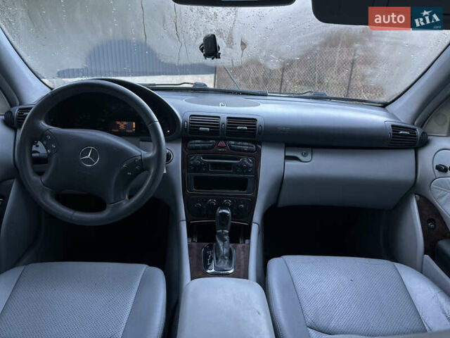 Сірий Мерседес Ц-Клас, об'ємом двигуна 2.69 л та пробігом 296 тис. км за 4200 $, фото 23 на Automoto.ua