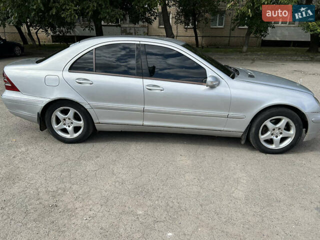 Серый Мерседес Ц-Класс, объемом двигателя 2.1 л и пробегом 540 тыс. км за 4800 $, фото 2 на Automoto.ua