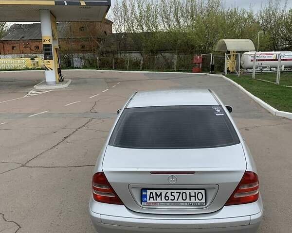 Сірий Мерседес Ц-Клас, об'ємом двигуна 2 л та пробігом 305 тис. км за 6000 $, фото 3 на Automoto.ua