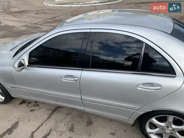 Сірий Мерседес Ц-Клас, об'ємом двигуна 2 л та пробігом 305 тис. км за 6000 $, фото 7 на Automoto.ua