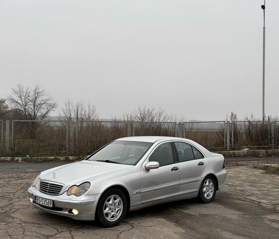 Сірий Мерседес Ц-Клас, об'ємом двигуна 2.2 л та пробігом 300 тис. км за 3100 $, фото 9 на Automoto.ua