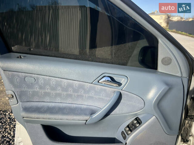 Серый Мерседес Ц-Класс, объемом двигателя 2.2 л и пробегом 340 тыс. км за 4400 $, фото 15 на Automoto.ua