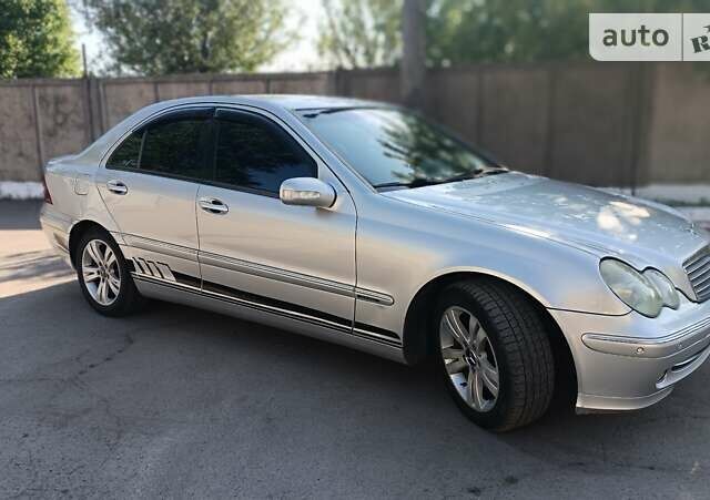 Сірий Мерседес Ц-Клас, об'ємом двигуна 0 л та пробігом 381 тис. км за 5300 $, фото 5 на Automoto.ua