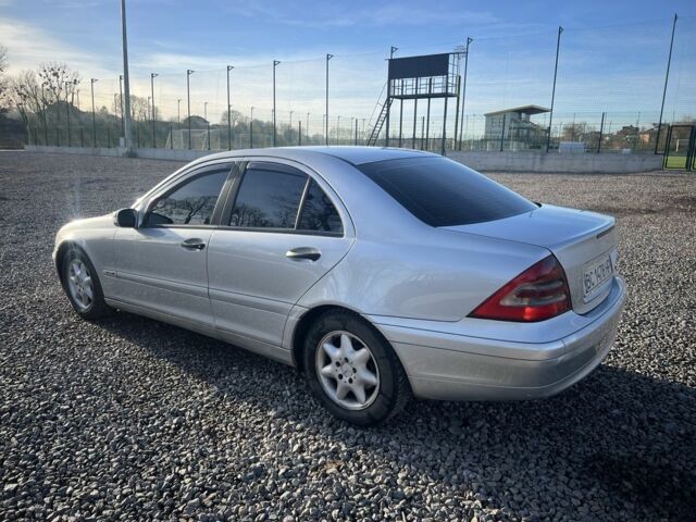 Серый Мерседес Ц-Класс, объемом двигателя 2.1 л и пробегом 340 тыс. км за 4400 $, фото 3 на Automoto.ua