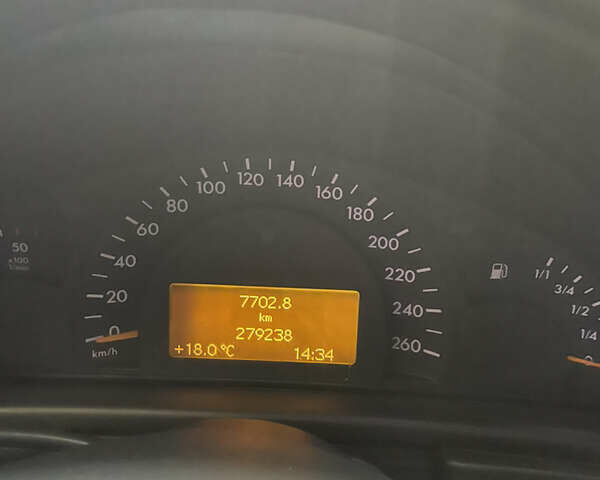 Сірий Мерседес Ц-Клас, об'ємом двигуна 2.15 л та пробігом 279 тис. км за 4600 $, фото 6 на Automoto.ua