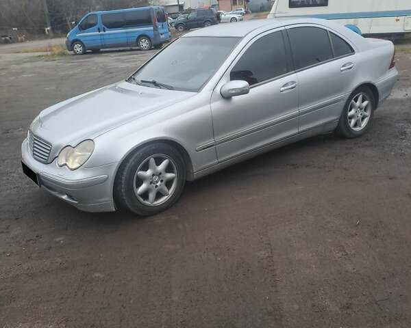 Сірий Мерседес Ц-Клас, об'ємом двигуна 0 л та пробігом 286 тис. км за 4900 $, фото 4 на Automoto.ua
