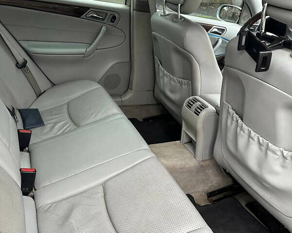 Серый Мерседес Ц-Класс, объемом двигателя 2 л и пробегом 320 тыс. км за 4700 $, фото 3 на Automoto.ua