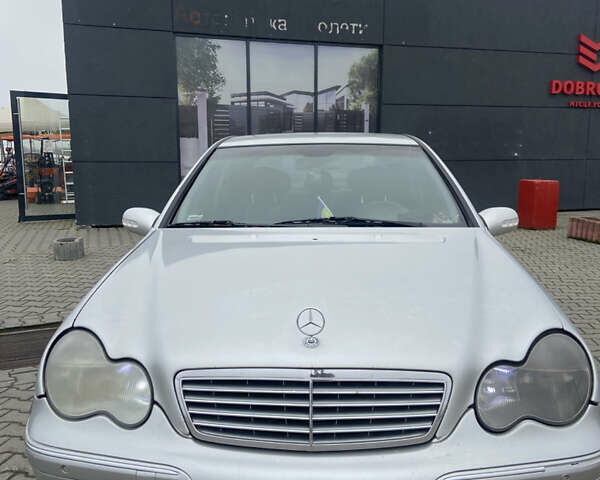 Серый Мерседес Ц-Класс, объемом двигателя 2.2 л и пробегом 529 тыс. км за 4500 $, фото 9 на Automoto.ua