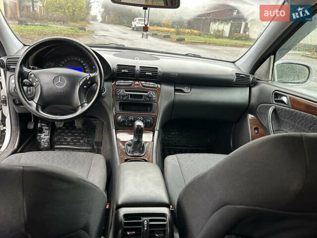 Сірий Мерседес Ц-Клас, об'ємом двигуна 2 л та пробігом 260 тис. км за 4550 $, фото 8 на Automoto.ua