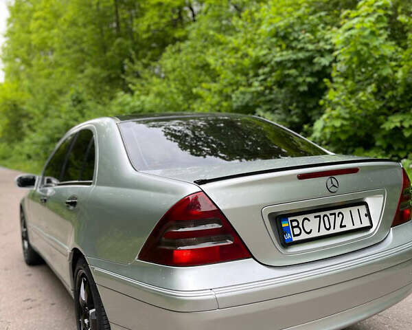 Сірий Мерседес Ц-Клас, об'ємом двигуна 2 л та пробігом 230 тис. км за 4600 $, фото 2 на Automoto.ua