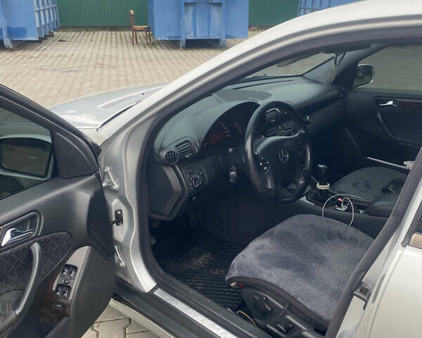 Серый Мерседес Ц-Класс, объемом двигателя 2.2 л и пробегом 340 тыс. км за 4200 $, фото 8 на Automoto.ua