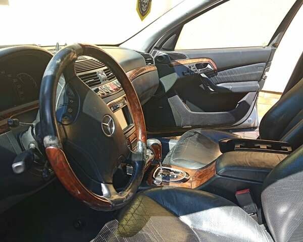 Серый Мерседес Ц-Класс, объемом двигателя 3.2 л и пробегом 450 тыс. км за 4500 $, фото 16 на Automoto.ua