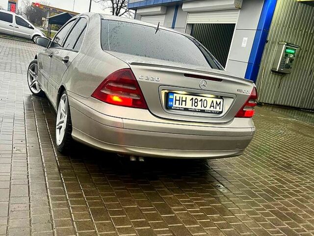 Сірий Мерседес Ц-Клас, об'ємом двигуна 2.1 л та пробігом 0 тис. км за 5000 $, фото 4 на Automoto.ua