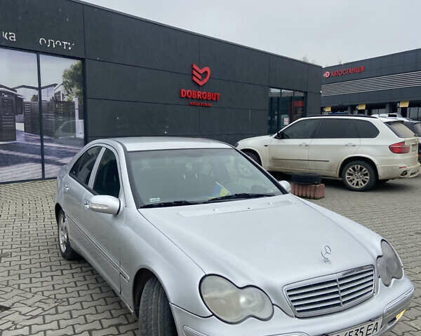 Серый Мерседес Ц-Класс, объемом двигателя 2.2 л и пробегом 529 тыс. км за 4500 $, фото 1 на Automoto.ua