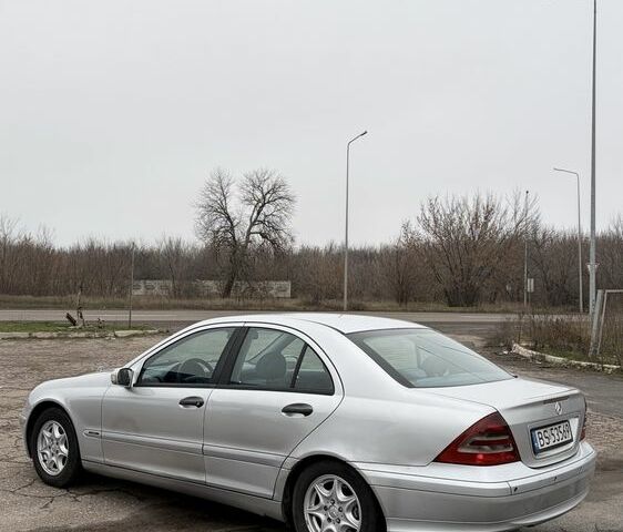 Сірий Мерседес Ц-Клас, об'ємом двигуна 2.2 л та пробігом 300 тис. км за 3100 $, фото 6 на Automoto.ua