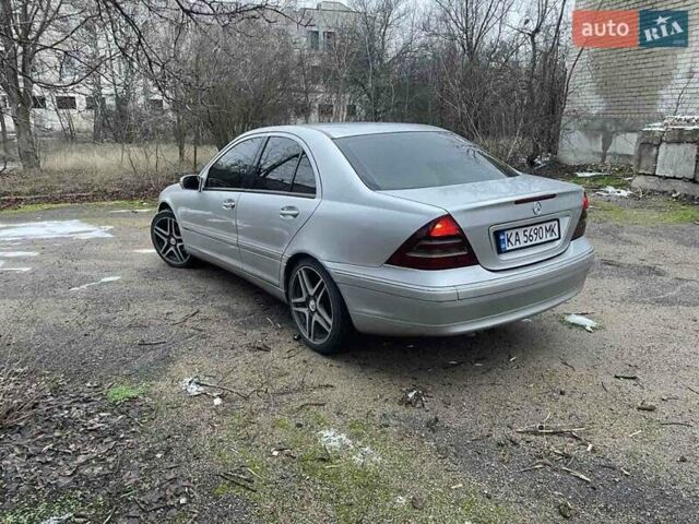 Сірий Мерседес Ц-Клас, об'ємом двигуна 2.1 л та пробігом 350 тис. км за 4200 $, фото 1 на Automoto.ua