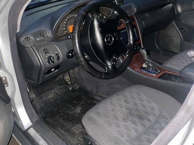 Серый Мерседес Ц-Класс, объемом двигателя 2.1 л и пробегом 480 тыс. км за 4500 $, фото 4 на Automoto.ua