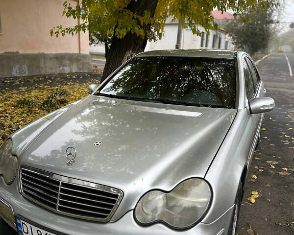 Серый Мерседес Ц-Класс, объемом двигателя 2 л и пробегом 320 тыс. км за 4700 $, фото 4 на Automoto.ua