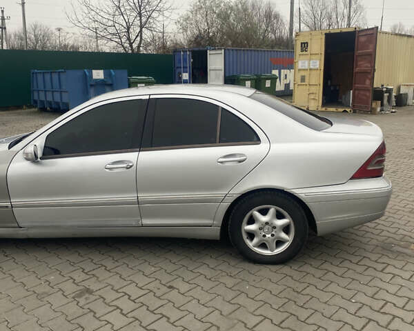 Серый Мерседес Ц-Класс, объемом двигателя 2.2 л и пробегом 340 тыс. км за 4200 $, фото 4 на Automoto.ua