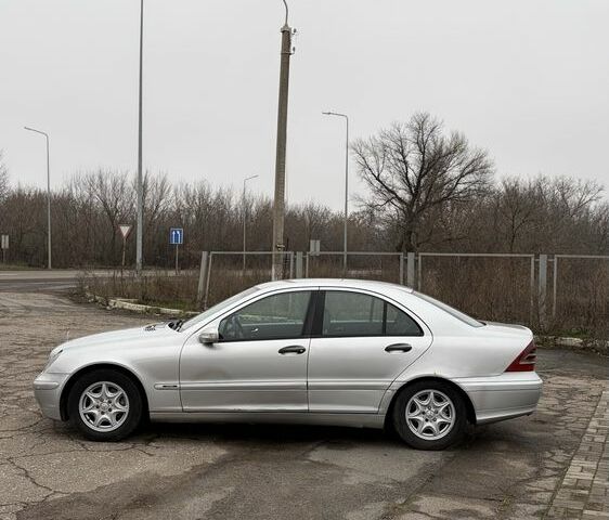 Сірий Мерседес Ц-Клас, об'ємом двигуна 2.2 л та пробігом 300 тис. км за 3100 $, фото 8 на Automoto.ua