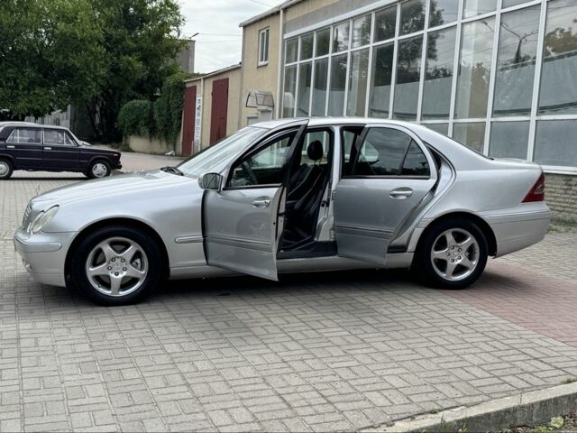 Сірий Мерседес Ц-Клас, об'ємом двигуна 2.7 л та пробігом 300 тис. км за 3750 $, фото 5 на Automoto.ua