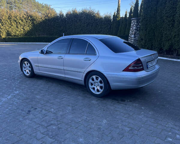 Сірий Мерседес Ц-Клас, об'ємом двигуна 2.69 л та пробігом 300 тис. км за 4900 $, фото 13 на Automoto.ua