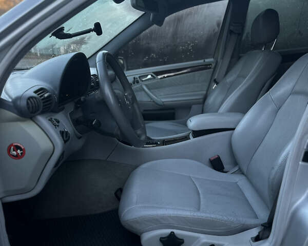 Сірий Мерседес Ц-Клас, об'ємом двигуна 2.69 л та пробігом 296 тис. км за 4200 $, фото 26 на Automoto.ua