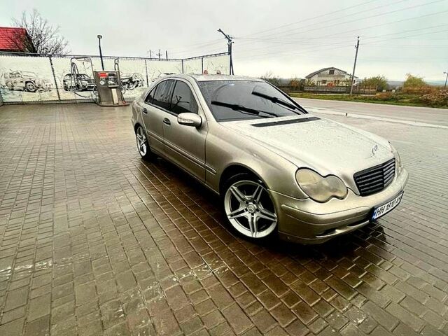 Сірий Мерседес Ц-Клас, об'ємом двигуна 2.1 л та пробігом 0 тис. км за 5000 $, фото 1 на Automoto.ua