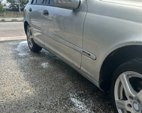 Сірий Мерседес Ц-Клас, об'ємом двигуна 1.8 л та пробігом 290 тис. км за 5200 $, фото 1 на Automoto.ua