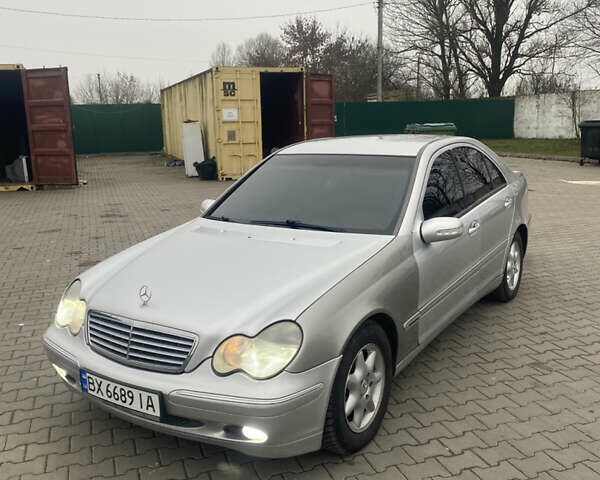 Серый Мерседес Ц-Класс, объемом двигателя 2.2 л и пробегом 340 тыс. км за 4200 $, фото 6 на Automoto.ua